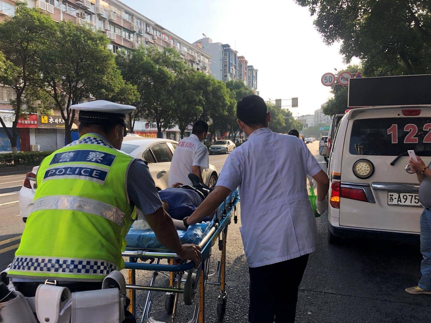 开车撞到人了怎么办？
