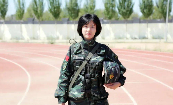 2021年女兵即将开始招生，门槛低至“高中”，想当兵的姑娘别错过