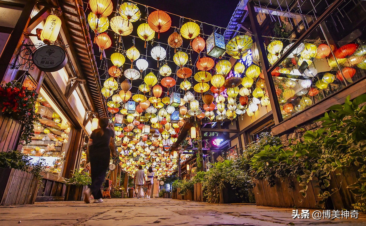 夜往葛仙村，瞧一瞧仙人的夜生活；晨登葛仙山，上一柱平安祝福香