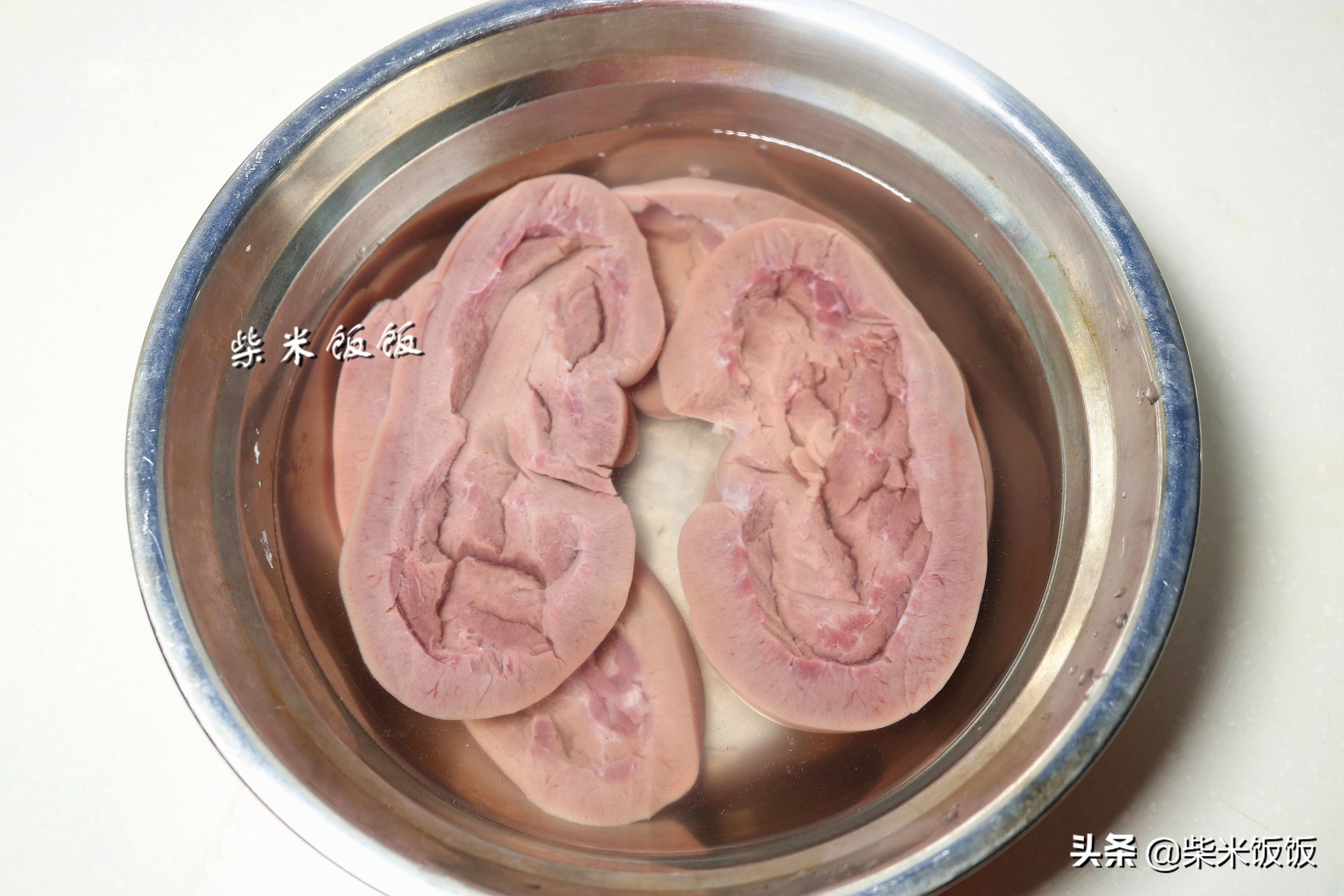 猪腰子这样处理，没有腥骚味，加入这两种食材，更鲜香！