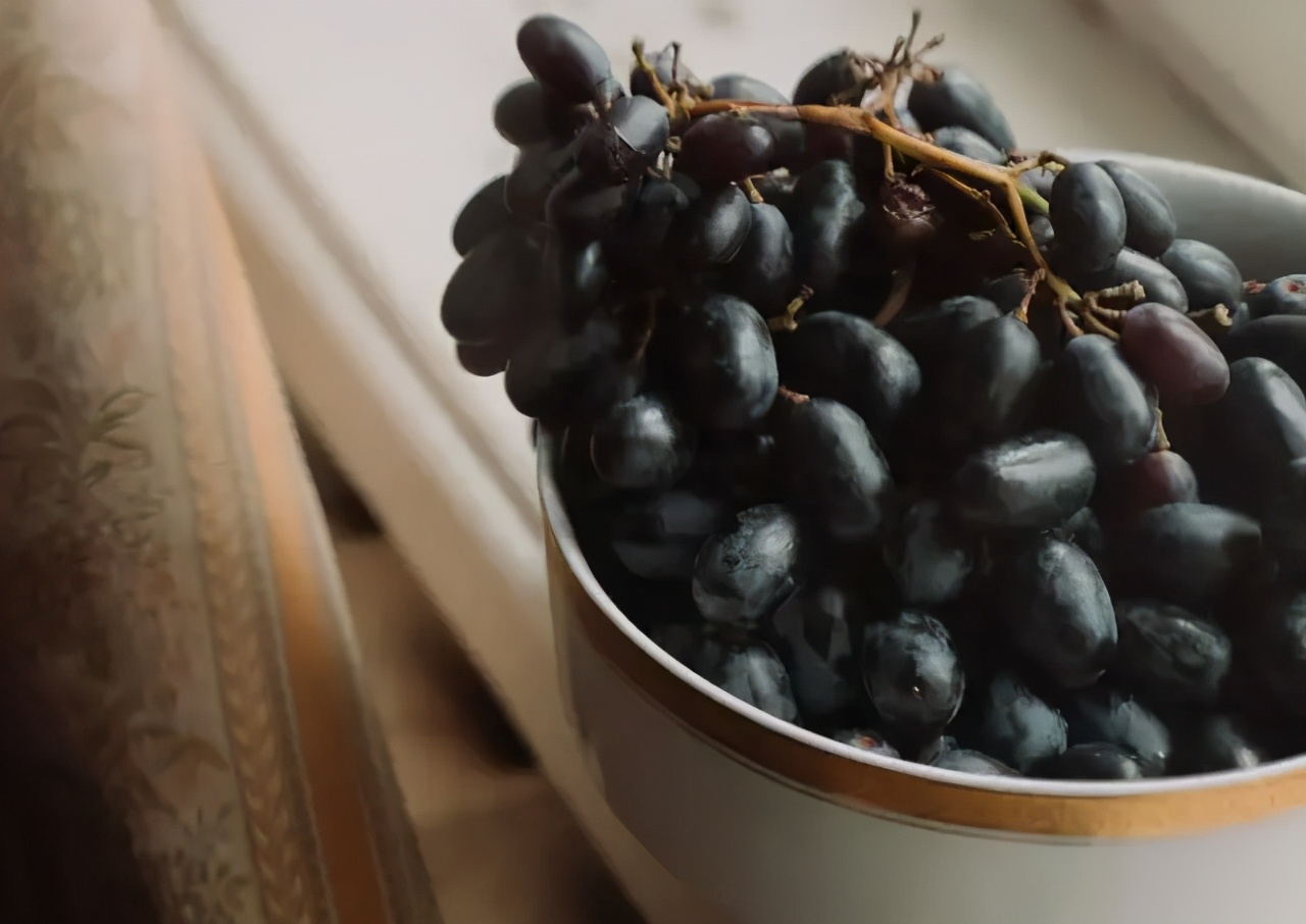 都知道,葡萄的英文是grape,那“提子”的英文是啥?