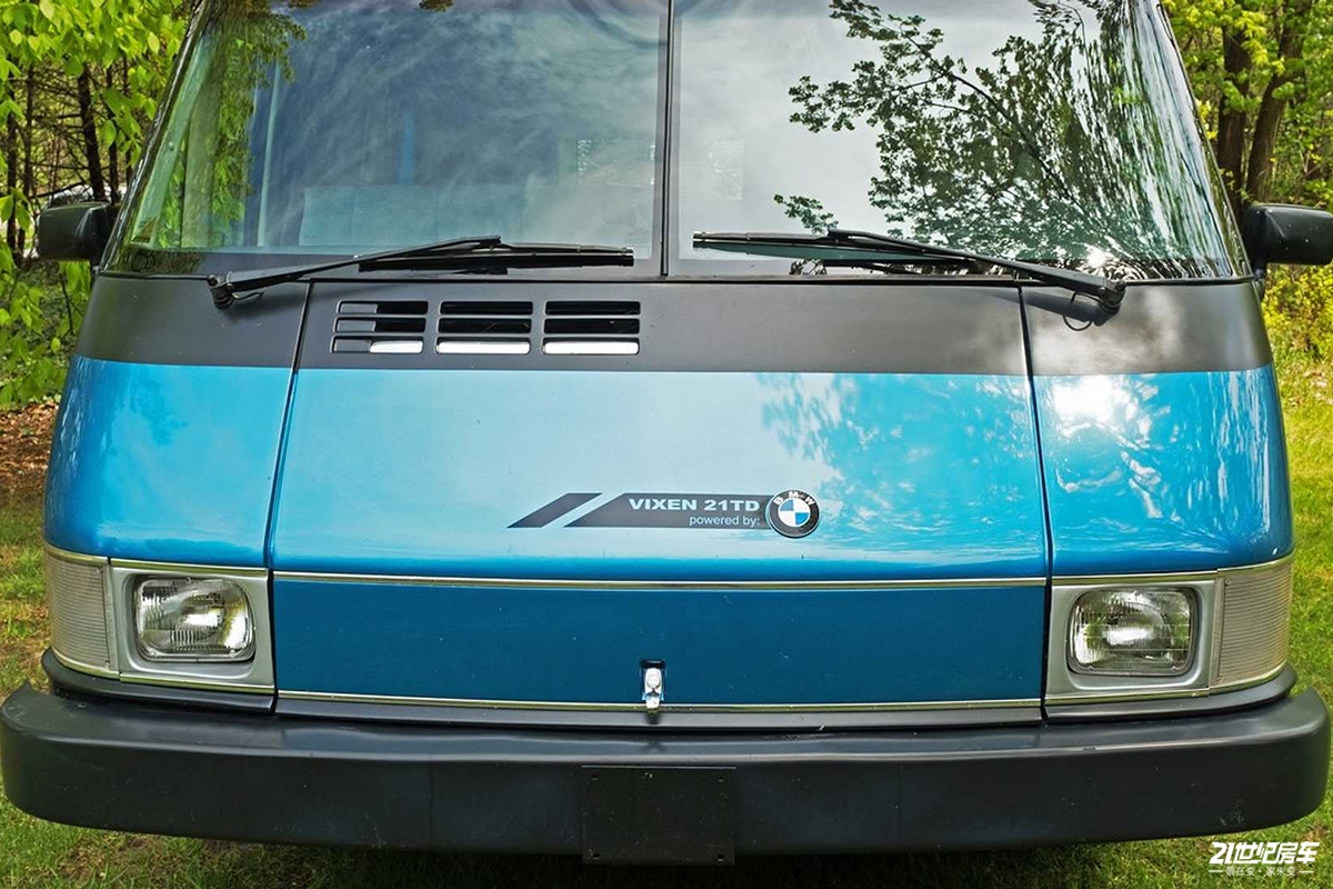 没听错,宝马也有房车,直列6缸的发动机,内置双床铺,真舒服