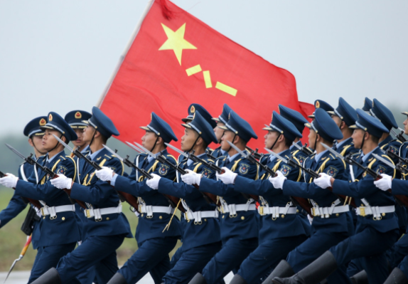 大学生迎来“好消息”，2021年当兵可直接保送军校，但需符合要求