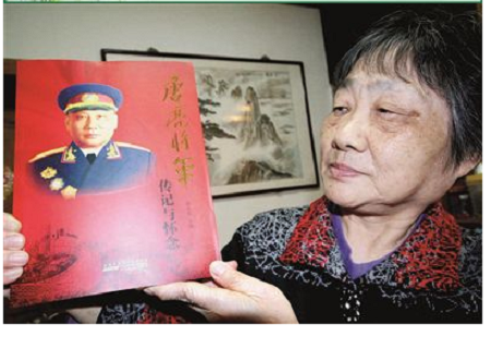 上将夫人看病被护士嘲笑是乡巴佬，上将听后哈哈大笑，丝毫不生气