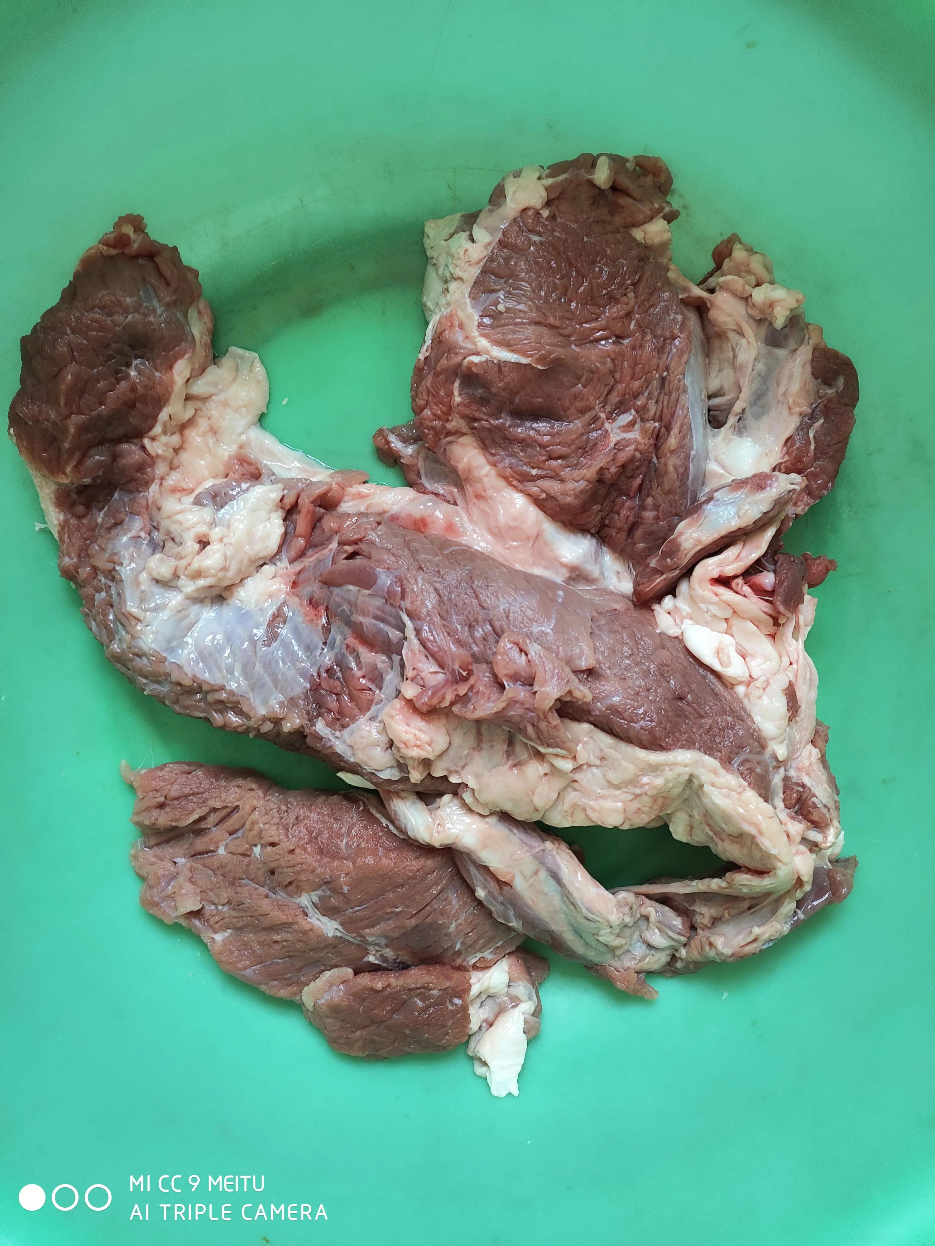 传统名菜红烧牛肉软烂鲜香、汤汁醇厚，教你咋做入味，年夜饭必备