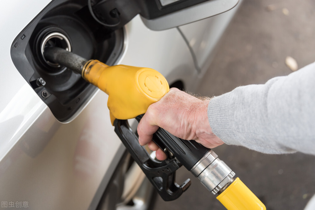 今晚汽油涨价，你知道“价格”的英文怎么说吗？
