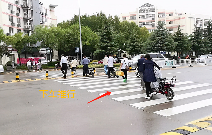 电动车迎来新规？车主：上牌、戴头盔能理解，这次有点让人搞不懂