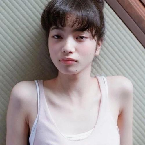 甜美与性感并存的小松菜奈