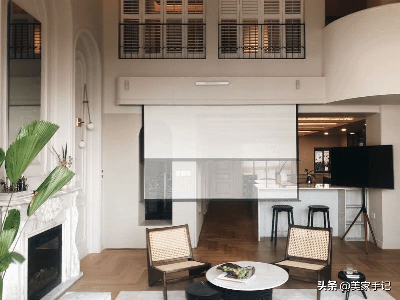 成都夫妻家中的高级场面：凭一个楼梯就圈粉无数，职住一体太爽了