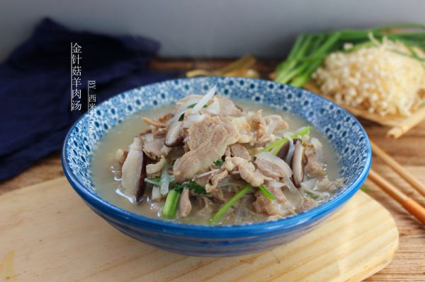 要想羊肉不腥不膻，除了焯水，加这3种食材一起炖，汤更鲜美