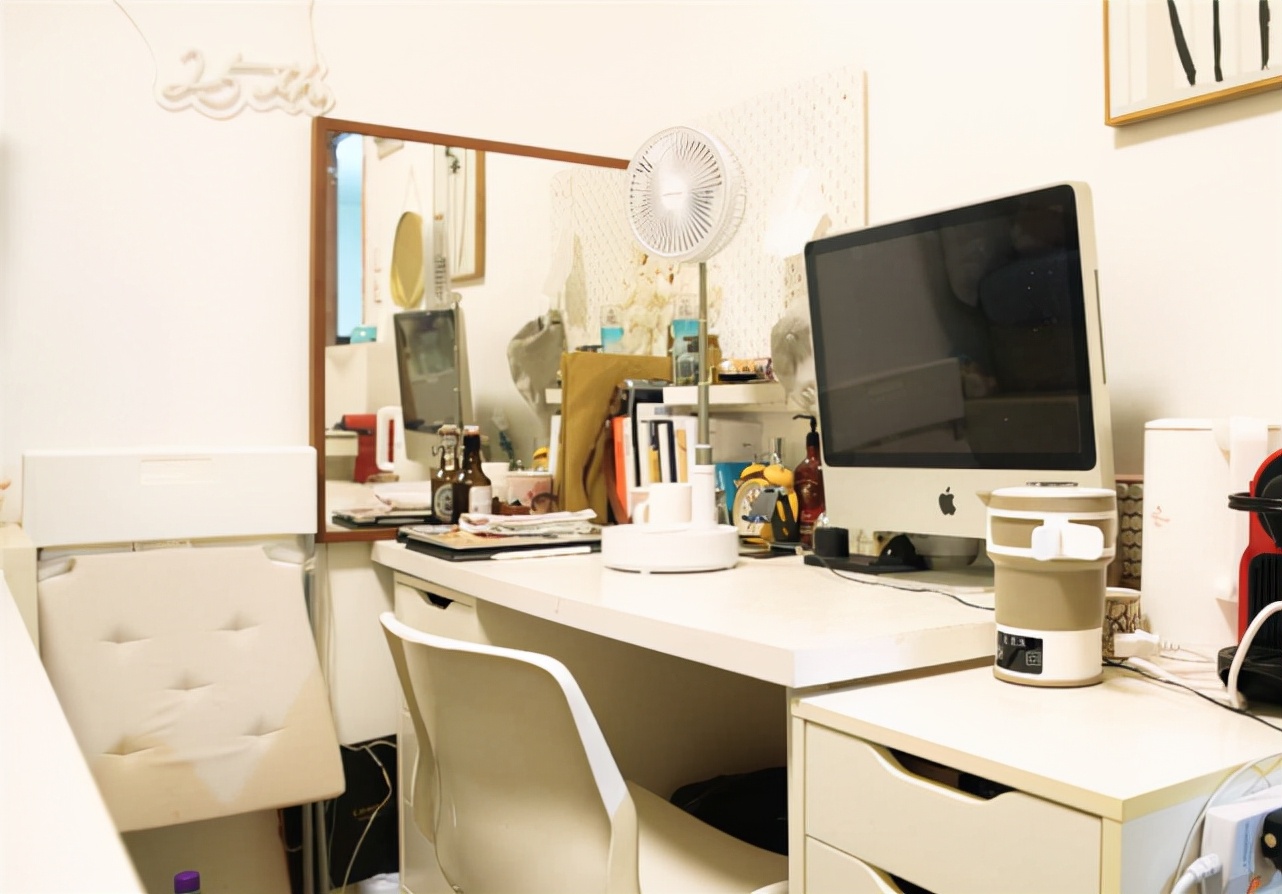 买不起房的香港夫妻，住在9㎡的小屋里，他们却说：住出了幸福感