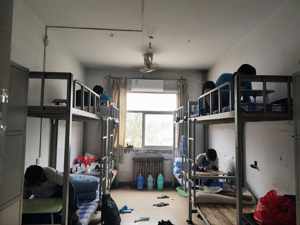 学生高考完才知道，住校和走读的差距有多大，选错了可能会后悔