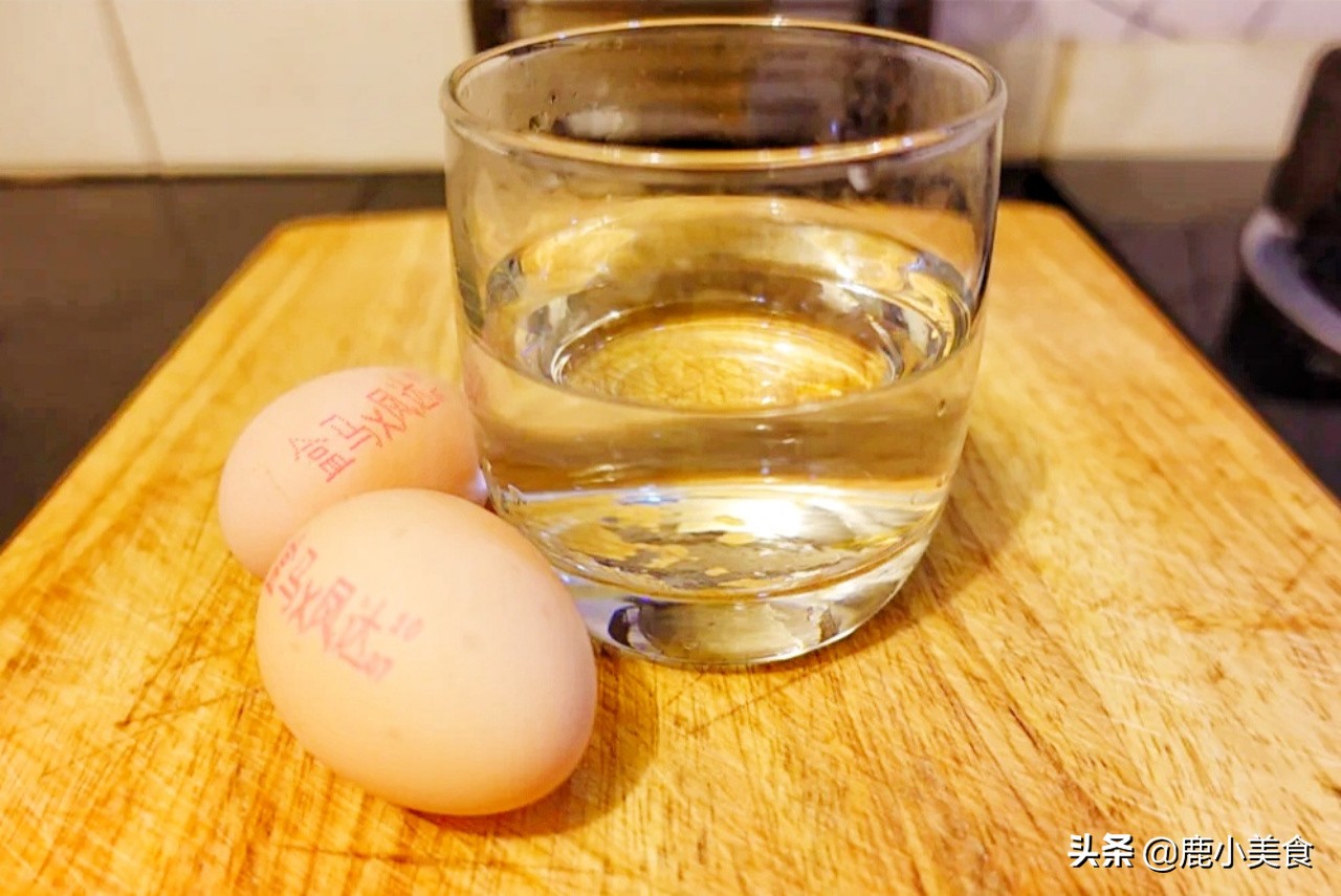 2个蛋放多少水做法比例（六个要点保准蛋羹滑嫩光亮无孔）