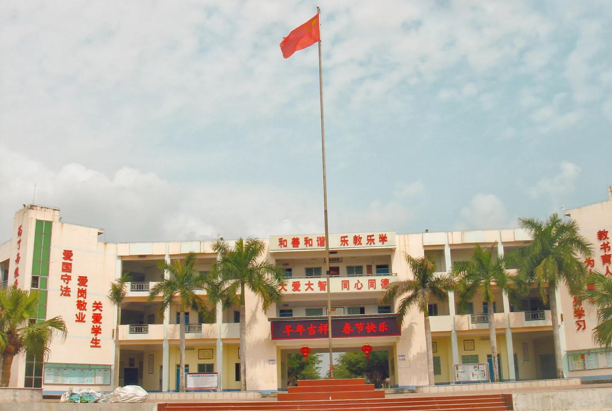 海南省万宁市6所高中，都叫什么名字？