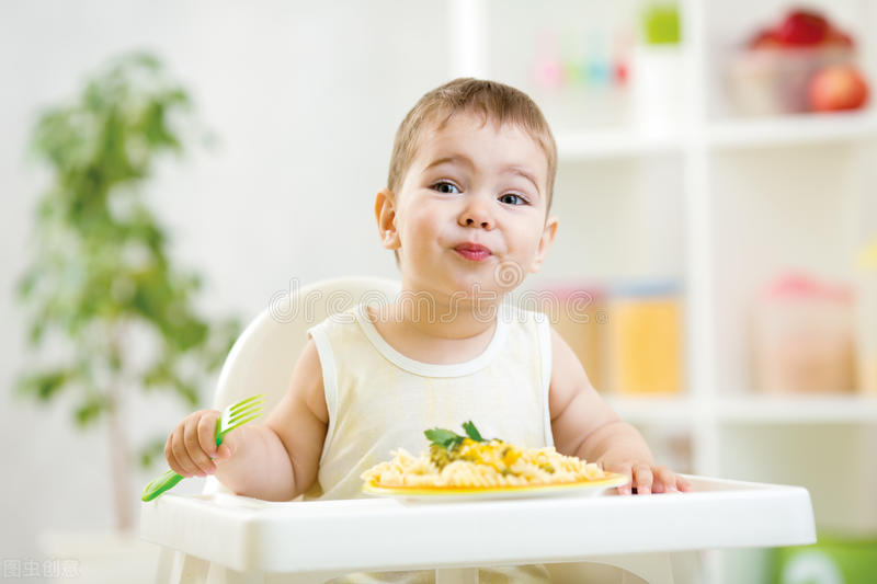 汤泡饭虽然方便，但幼儿久吃却不好，孩子再爱吃，也别给宝宝多吃