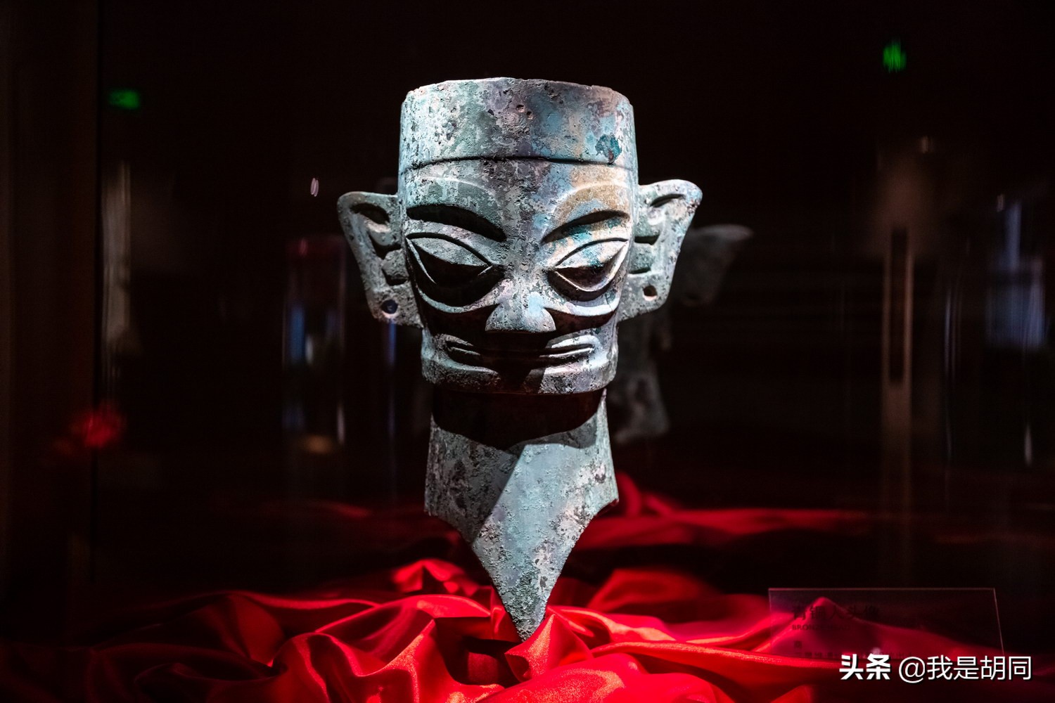 三星堆为何被传与外星人相关？奇特的相貌与神秘失踪，至今是谜