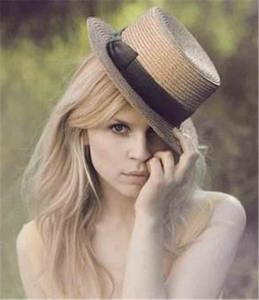 体内蕴藏媚娃血统，一举一动妩媚至极，走到哪里全是男人的焦点