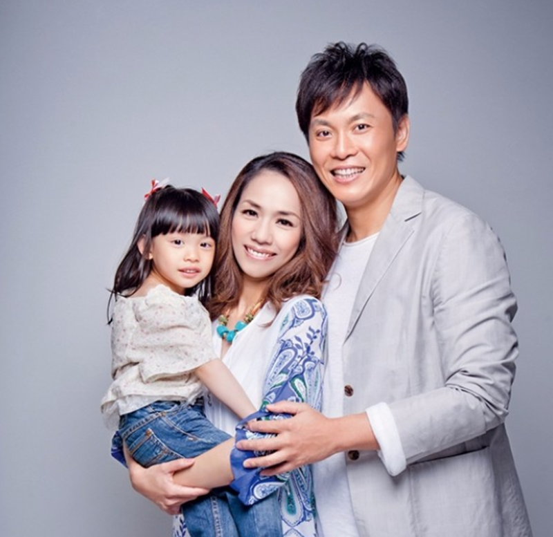 13岁星二代遭受校园霸凌，直播中痛哭称活不下去，压力大到头秃