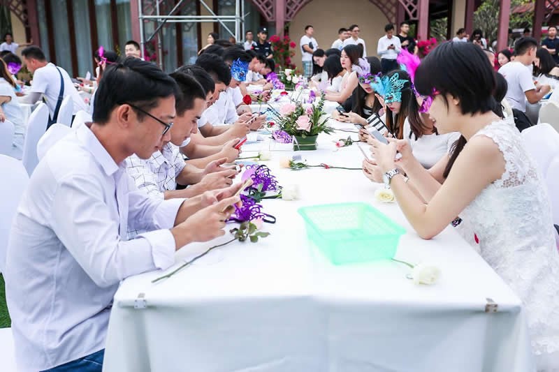 日本寺庙女住持：被迫相亲35次，逃往美国生活9年，归来已成僧侣