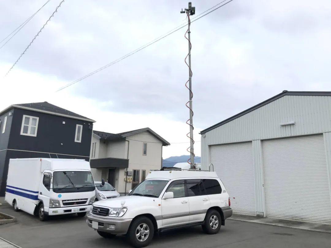 标配10M天线伸缩杆 | 丰田巡洋舰7万元起拍引无线电爱好者们围观