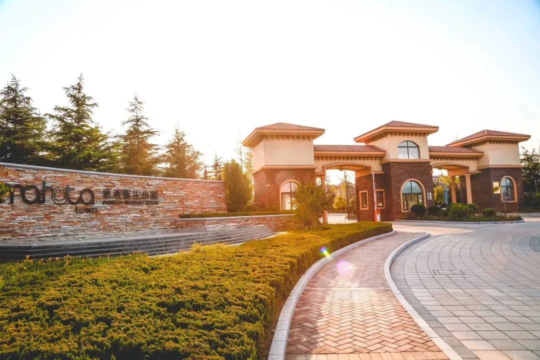 君顶酒庄东方葡萄酒海岸"鸥"遇之旅(二日游)漫步"雪窝"烟台,在张裕酒