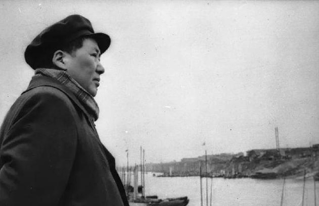 紫石英号事件：事后丘吉尔要派航母报复，毛主席问：你报复什么？