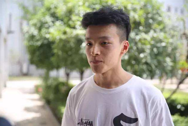 高考文科状元向远方696分：奶奶带大的学霸，颜值爆表爱健身