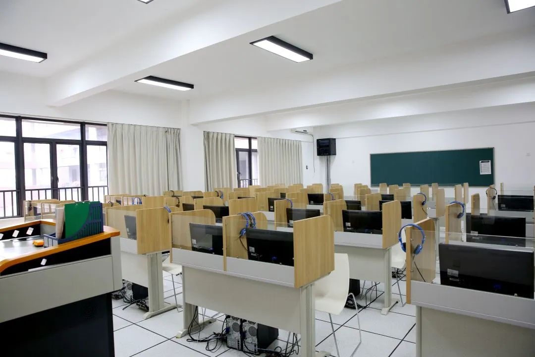 投资10亿，坐标布吉，这是一所被低估的宝藏学校