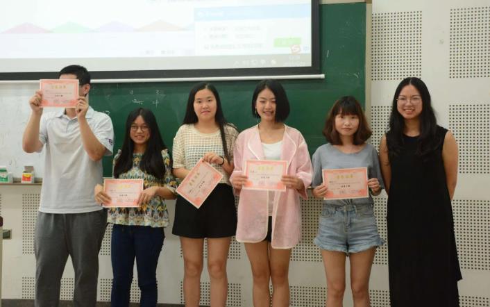 为什么进入大学后，学生都想当班干部？这3个职位有“特殊待遇”