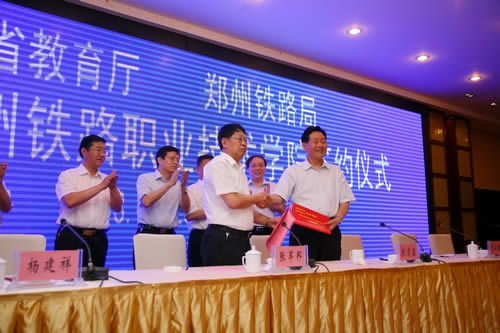 在高铁内上课，河南这所学校“毕业生”很抢手，很有王牌专业特色