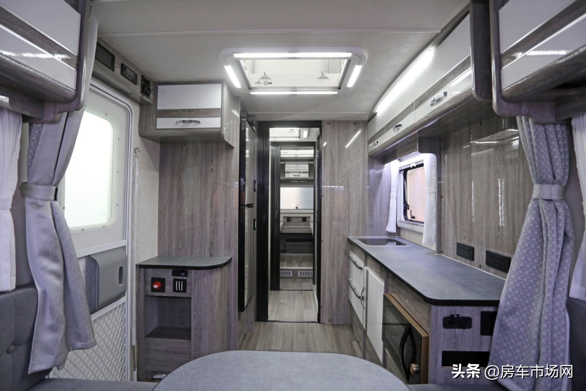 品质再提升 爱旅680双轴拖挂房车公路版上市售价21.8万