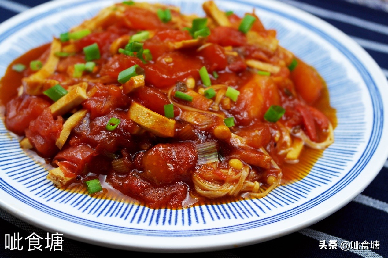 番茄金针菇这么炒，香味扑鼻，儿子爱吃，我家常做，十分钟做一盘