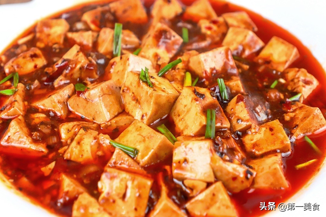 大厨教你麻辣豆腐正宗做法，亮油亮芡，麻辣鲜香，吃不腻的好味道