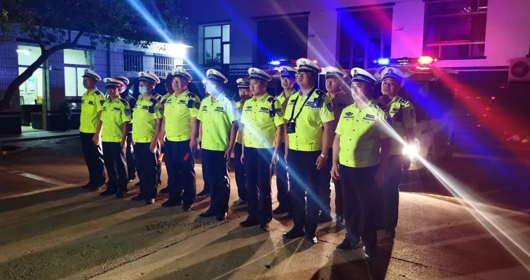 夜查酒驾直播,忻州交警全力护“双节”平安!| 有安全 更团圆