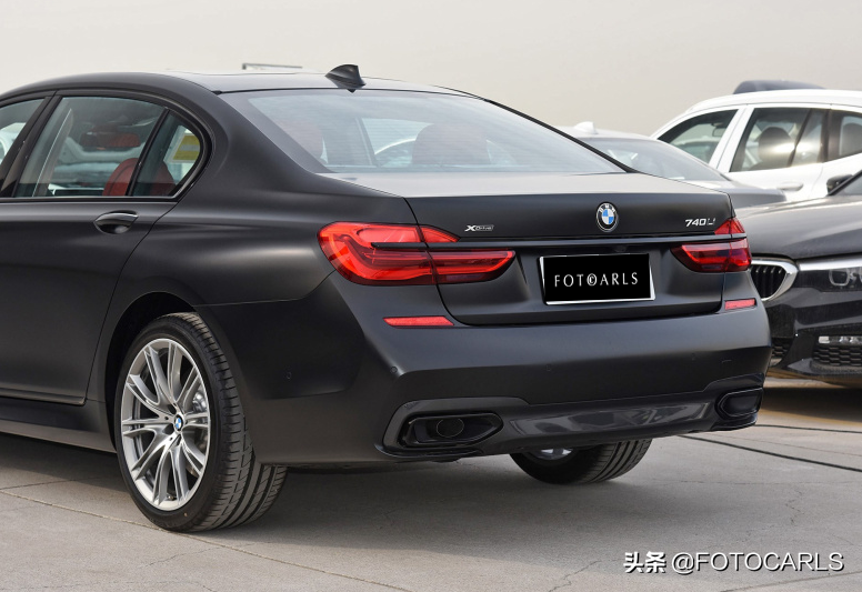 宝马7系最帅的版本，740Li xDrive黑焰版实拍，这霸气需要127.8万