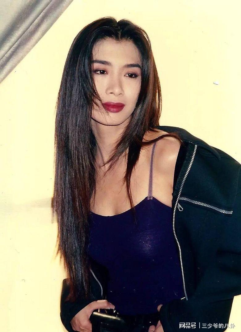 她拒绝做成龙情妇,第一个通过三级片封后,是最具风骨的风月女神