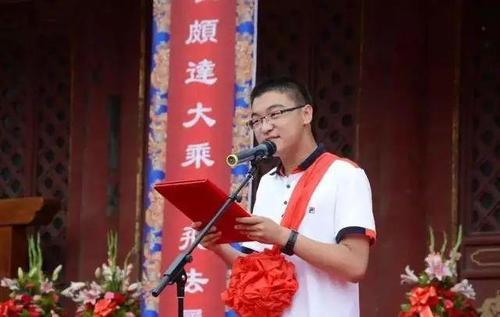 四川理科状元卢天彧：722分考上清华被嘲讽，二战学霸含金量低？