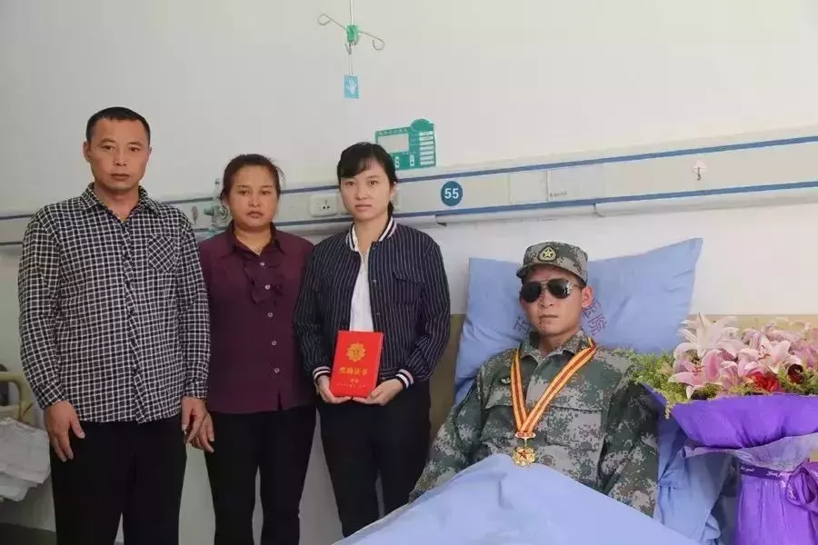 好笑吗?智能锁广告涉嫌侮辱拆弹战士,还强称创意……