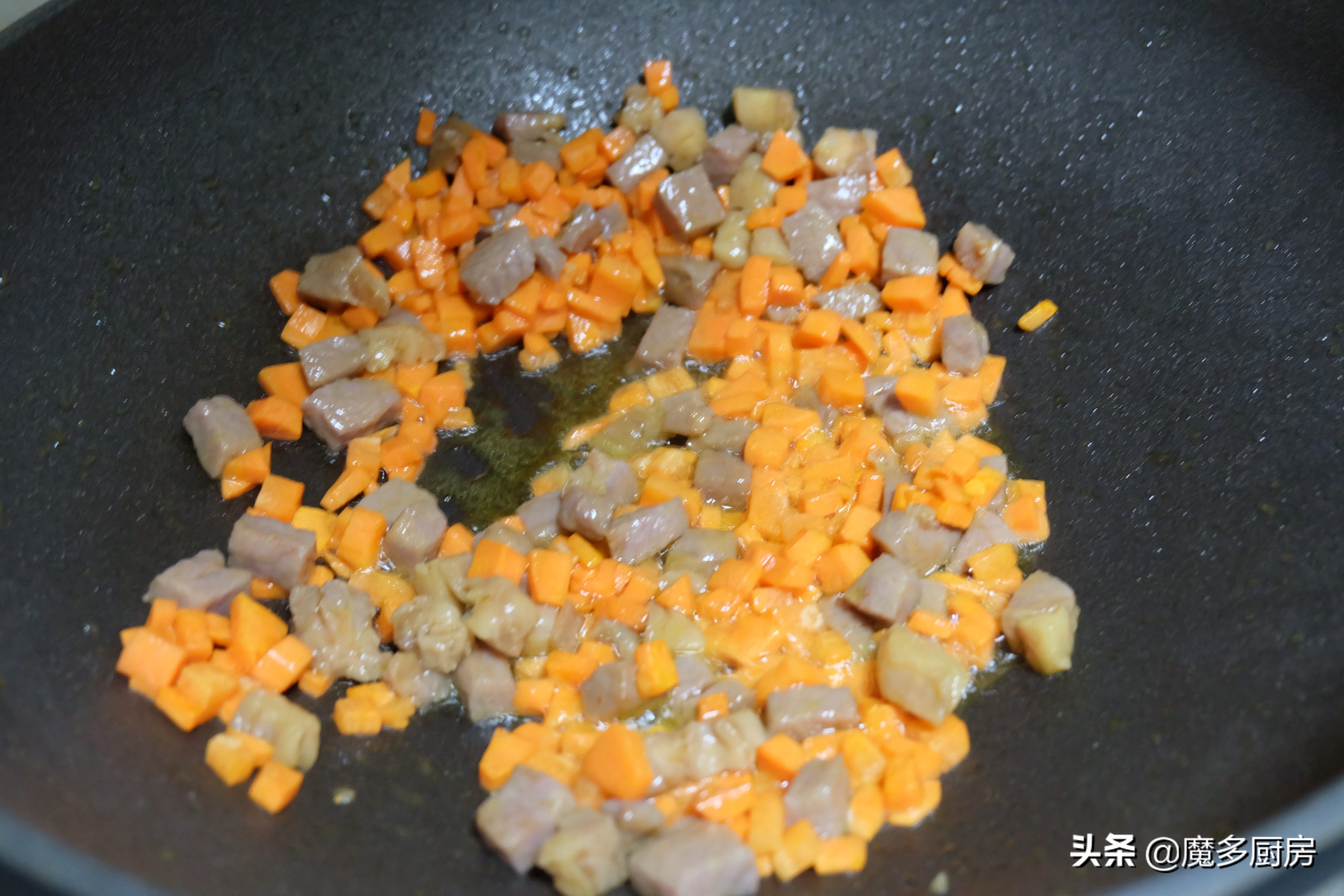 剩米饭简单加工一下，做成美味早餐，营养丰富全家都爱吃