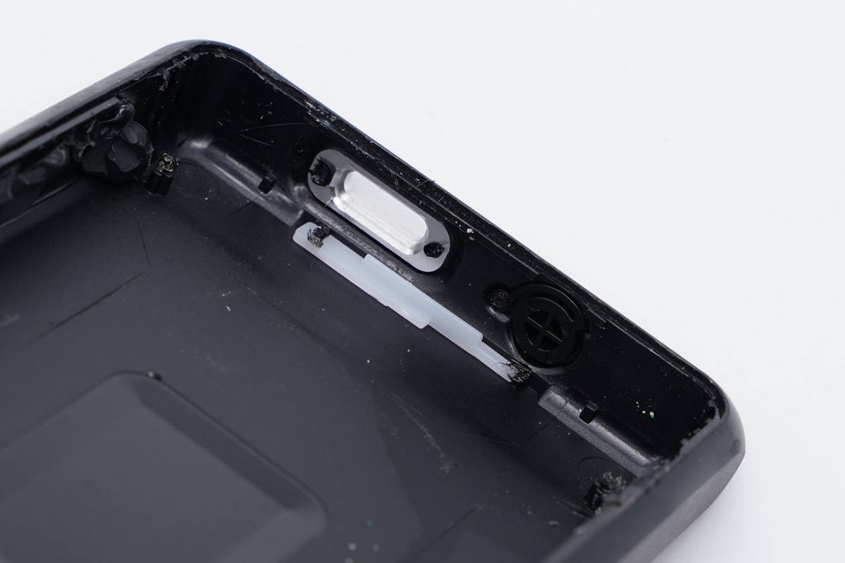 银行卡大小，咔嚓一下吸上iPhone13，Aohi超薄磁吸无线充电宝拆解