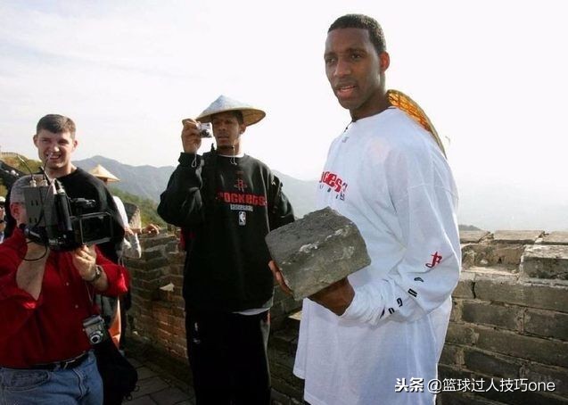 nba哪些球员去过长城(NBA球星登长城照片：科比秀扣篮库里秀运球，阿里扎不忘带上泡面)