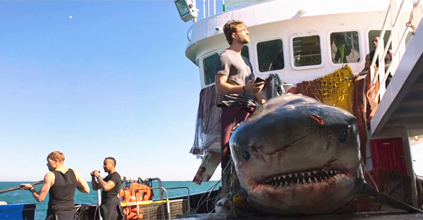 《深海狂鲨3》：大白鲨被牛鲨虐杀，又来一部值得一看的鲨鱼电影
