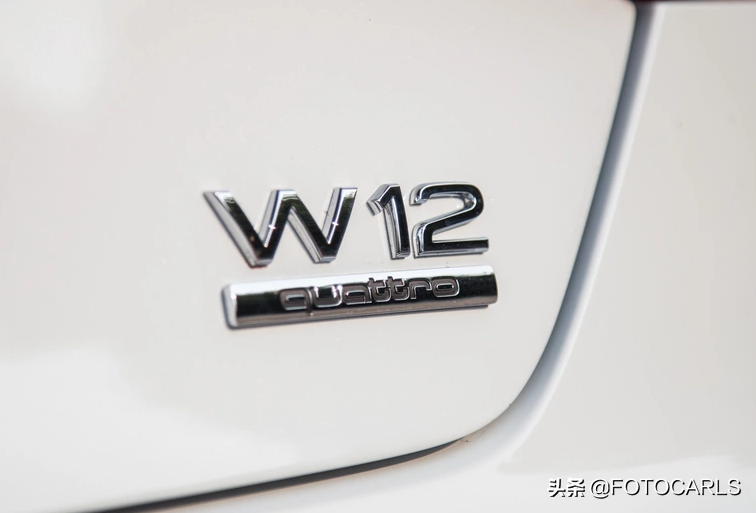 W12版奥迪A8L实拍，最迷人的前脸大灯，比同年奔驰S600L更阔气