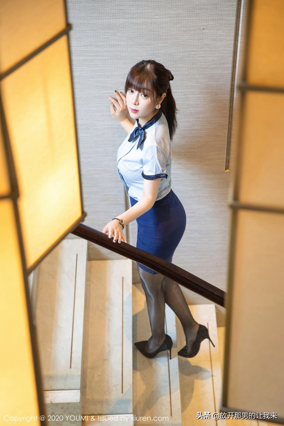 制服摄影丰满美女的私房写真