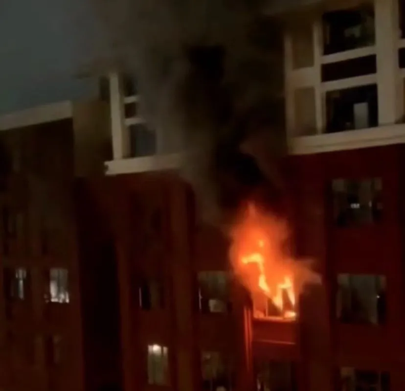 突发！一大学宿舍楼，浓烟滚滚！