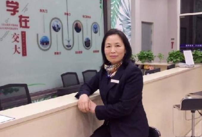 越来越多的大学生校外租房，背后原因很无奈，学姐善意直言