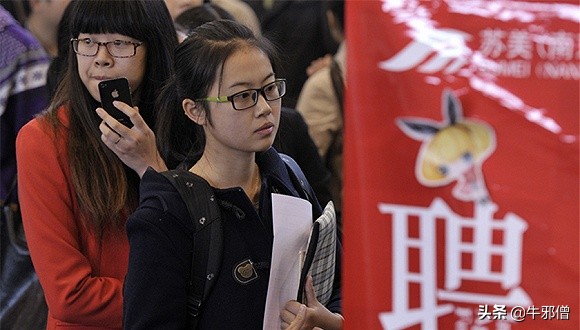 第一名是女孩，高考状元是女孩，留学生是女孩，男孩真的垮了？