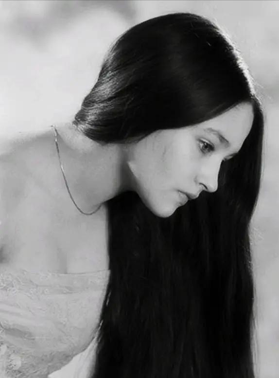 阿根廷第一美女奥丽维娅·赫西（她被誉为“最美朱丽叶”）-第3张图片