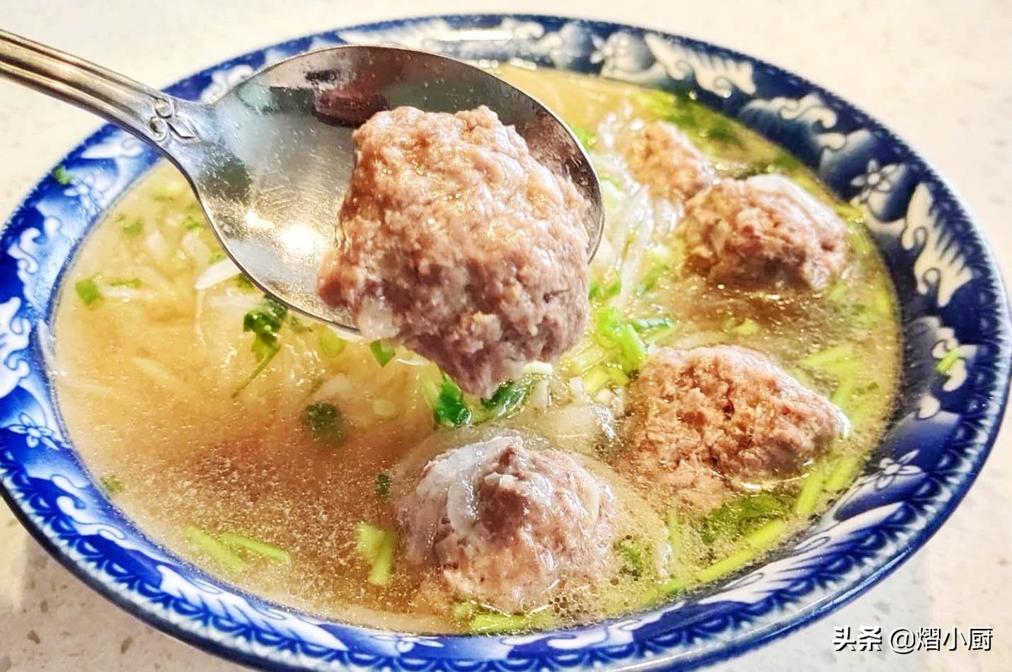 牛肉丸子汤的家常做法(图文讲解牛肉丸汤的正确做法)