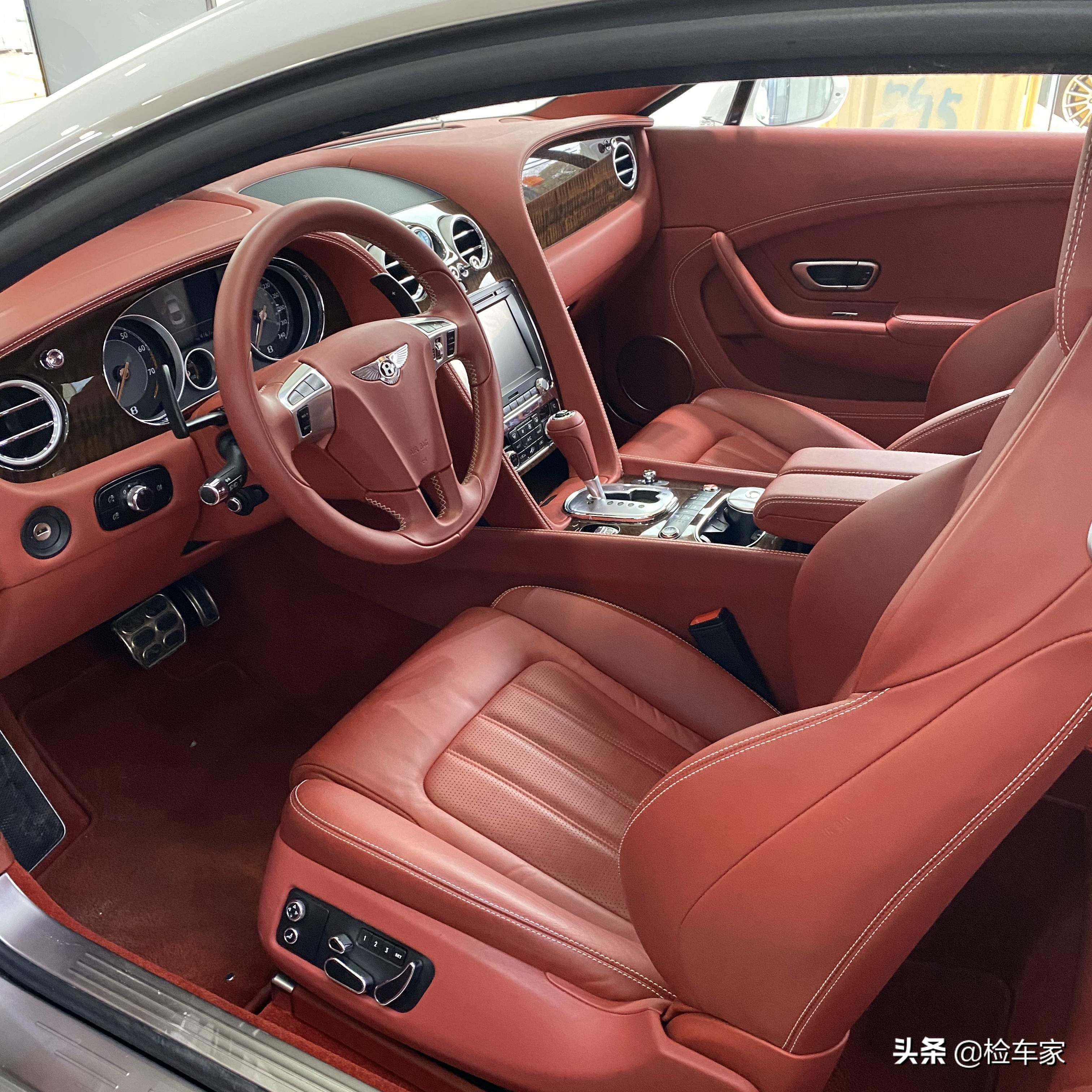 奢华轿跑，才开两万公里贬值130万，168万买台宾利欧陆GT划算吗？